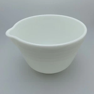 Vaso mezclador vintage estilo Pyrex blanco sin marca #24 con bandas con caño - Imagen 1 de 12