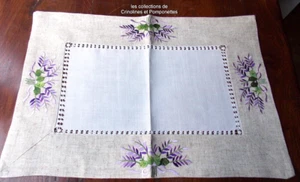 NAPPERON CHEMIN DE TABLE BRODE LES LAVANDES SUR FOND ECRU et BLANC 35X50 CM*** - Picture 1 of 2