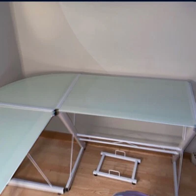 Mesa de computador Ameriwood Home Perth vidro em forma de L, branca - Imagem 1 de 2