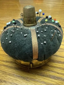 Vintage Crown-Shaped Pincushion With A Tape Measure And Thimble - Picture 1 of 12