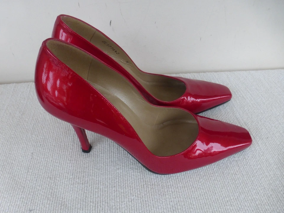 Stuart Weitzman for Russell & Bromley Red Patent Court Shoe Heels UK 6 US 8 - Image 1 of 4