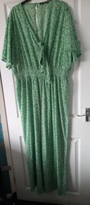 BOOHOO Plus Green White Floral V Neck Wide Leg Jumpsuit Plus UK 24 EUR 52 - Picture 1 of 4