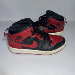 🔥Nike Air Jordan 1 Mid PS "Banned" Black Red Classic Youth Size 2 Y 640734-074 - Picture 1 of 7