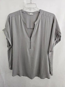 Maurices Women’s Plus Size 2X Gray Blouse Short Sleeve V-Neck Zip Front Top - Picture 1 of 7