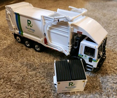 Cargador frontal Recology First Gear escala 1/34 Foto 1 de 4