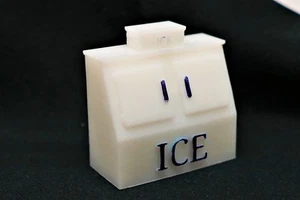 USA Made - N Scale Double-Door Ice Chest (Gas Station Style) 1601899 - Picture 1 of 4