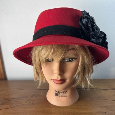 Sombrero para mujer FILIPPO CATARZI rojo con ribete floral negro 100 % lana hecho en Italia Foto 1 de 4