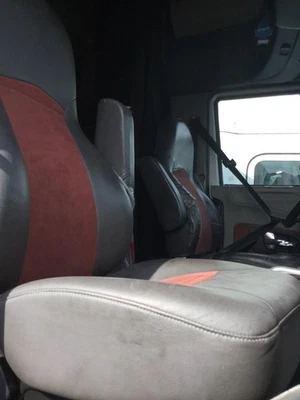 INTERNATIONAL PROSTAR SEAT FRONT Right 2979669 - Image 1 of 2