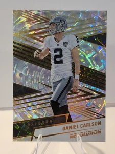 2025 Panini Revolution - DANIEL CARLSON Fractal /99 Raiders #102 - Foto 1 di 2