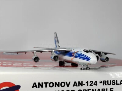 1:400 Blue Wings Volga Dnieper AN-124 RA-82042 Free Stand+Tractor - Image 1 of 4