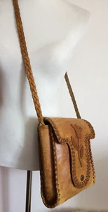 VINTAGE 70S TAN LEATHER STITCHED FLOWER BOHO SHOULDER BAG - Picture 1 of 15