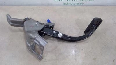 2019-2020 KIA FORTE FLOOR STOP BRAKE PEDAL W/ SUPPORT BRACKET OEM 32800-J3200  - Image 1 of 4