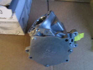06K145100B Engine Vacuum Pump Audi A3 A4 A5 A6 New Genuine - Picture 1 of 3