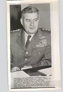 Retrato de colección 1961 del Jefe de Estado Mayor de la Fuerza Aérea General Curtis Lemay - Imagen 1 de 2