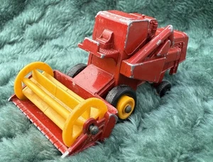 CLAAS LESNEY COMBINE HARVESTER MATCHBOX DIECAST CAR TOY #65 - Picture 1 of 8