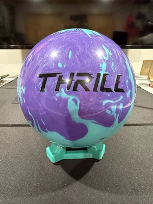 Bola de boliche híbrida Motiv Max Thrill 15 libras - nueva en caja Foto 1 de 4