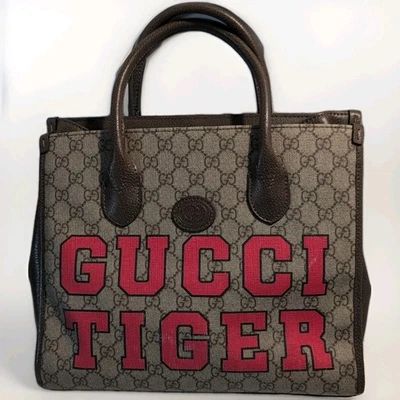 Auténtico bolso de hombro Gucci GG Supreme de lona con estampado de tigre Foto 1 de 4