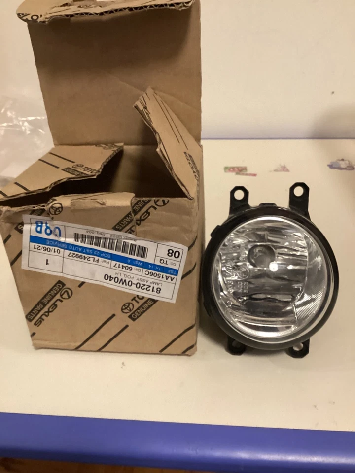 Противотуманные фары со стороны водителя для Toyota 4Runner 2010-2013 812200W040 - Изображение 1 из 1