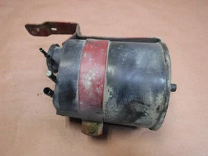 Bote de carbón Jeep Wrangler YJ 87-90 2,5 4 cilindros con montaje de fábrica OEM - Imagen 1 de 5