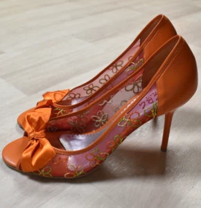 Y2K 2000s BCBG Naranja Stiletto Bombas Tacones Flor Malla Arco Coqueta Talla 8 - Imagen 1 de 9