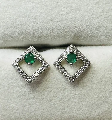 Aretes de plata de ley 925 con forma de diamante de circonita cúbica verde esmeralda Foto 1 de 4
