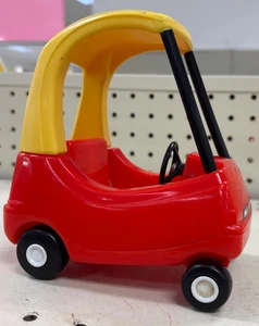 Little Tikes Casa de Muñecas Tamaño Mini Acogedor Coche Cupé Juguete Pequeño Rojo y Amarillo 6 pulgadas - Imagen 1 de 11