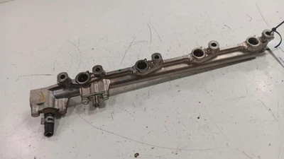 Barra de montaje de inyector de riel de combustible derecho para pasajero Lexus LS460 2007 2008 2009 Foto 1 de 4