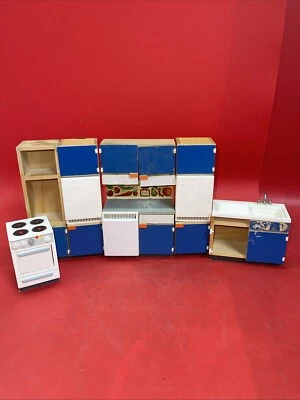 Casa de muñecas vintage, estufa de cocina, refrigerador, fregadero, armarios Foto 1 de 4