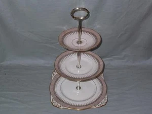 Vintage Pflanze Toskanisch 3-stufig Hostess Kuchenplatte Ständer Elfenbein/Creme Vergoldet Patt.3618A - Bild 1 von 1