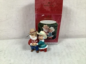 '99 Hallmark Andenken Ornament The Claus's on Vacation Cowboy Santa 3. n Serie - Bild 1 von 1