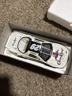 Kevin Harvick #29 Crown Royal 2004 Firebird IROC Xtreme Foto 1 de 3