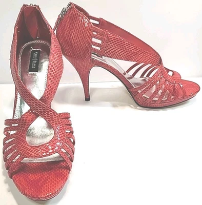 Tacones de tacón de aguja de piel de serpiente rosa de 10 m de la Casa Blanca mercado negro para fiesta  Foto 1 de 4