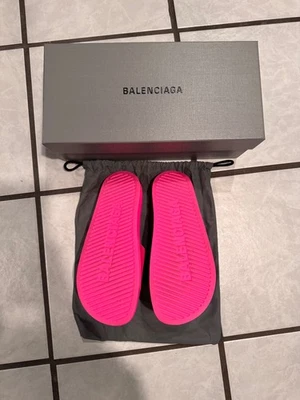 Toboganes de piscina Balenciaga rosa (mujer 8) Foto 1 de 3