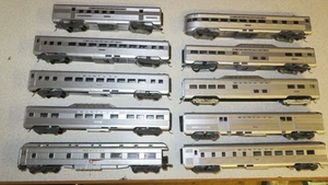 ATHEARN SET DI 10 AUTOVETTURE SANTA FE STREAMLINE ARGENTO SCALA HO - Foto 1 di 20