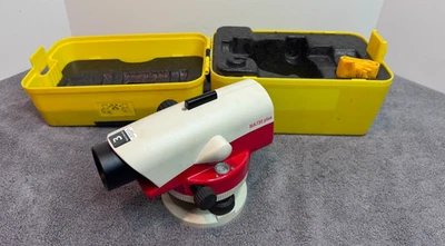 Leica Geosystems NA730 Plus 30x Auto Level with Hard Case - Image 1 of 4
