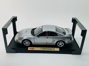 Maisto Edizione Speciale 1999 Ford Mustang GT Argento Scala 1:18 Auto Diecast - Foto 1 di 15