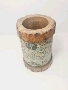 Porta bolígrafos/caja de almacenamiento cilíndrico de madera marrón vintage con mapa del mundo - Imagen 1 de 13
