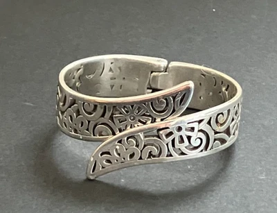 Pulsera Brighton Plata Bisagras Detalle Floral Calado Foto 1 de 4