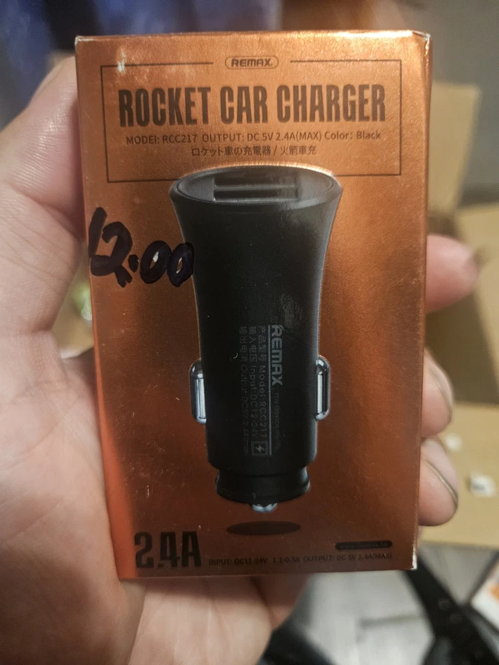 Cargador de coche Rocket 2,4 AMP doble USB - carga 2 dispositivos ideal para viajes por carretera Foto 1 de 1