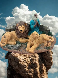 Vintage Daniel in the Lion's Den Figurine Statue - Christian Art Sculpture - Picture 1 of 4