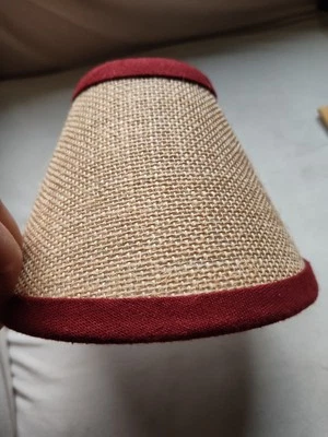 De colección Pequeña Abrazadera en Pantalla de Lámpara 2.5" x 6"/4.25" Arpillera N Borde Rojo Decoración de Campo  Foto 1 de 4