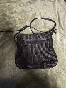 Bolso Bandolera Simply Vera Wang Signature Tejido Cuero Sintético Negro - Imagen 1 de 12