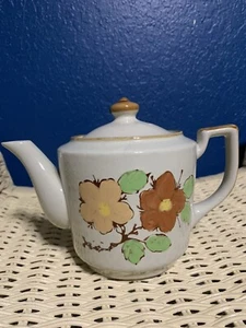 Tetera japonesa vintage blanca con flores tostadas/marrones pintadas a mano - Hecha en Japón - Imagen 1 de 6