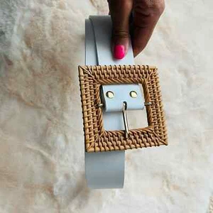 Cinturón Moda Blanco con Hebilla de Madera Mediano - Imagen 1 de 3