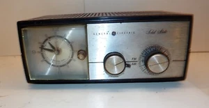 Vintage GE General Electric analog AM/FM Alarm Clock Radio Wood Grain - Picture 1 of 5