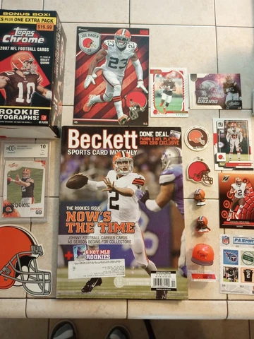 Lot 10+ Piece Vintage CLEVELAND BROWNS NFL Football Team Fathead Pog Cards ect Cover