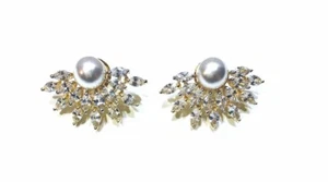 WOMEN FASHION-AMERICAN DIAMOND-PEARL COMBINATION EARNING PAIR-GOLD TONE STUD SET - Picture 1 of 4