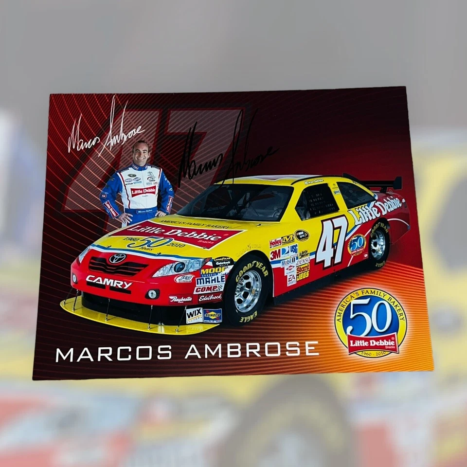 Cuna Marcos Ambrose Little Debbie Toyota Camry #47 2010 autografiada NASCAR foto Foto 1 de 1