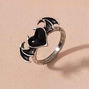 Retro Halloween Black Wing Heart Finger Ring Elegant Women Party Jewellery Gift