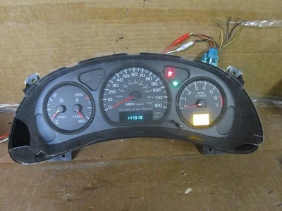 Cuadro de instrumentos velocímetro Chevy Monte Carlo 00-05 147 k millas 10306207 RL Foto 1 de 4